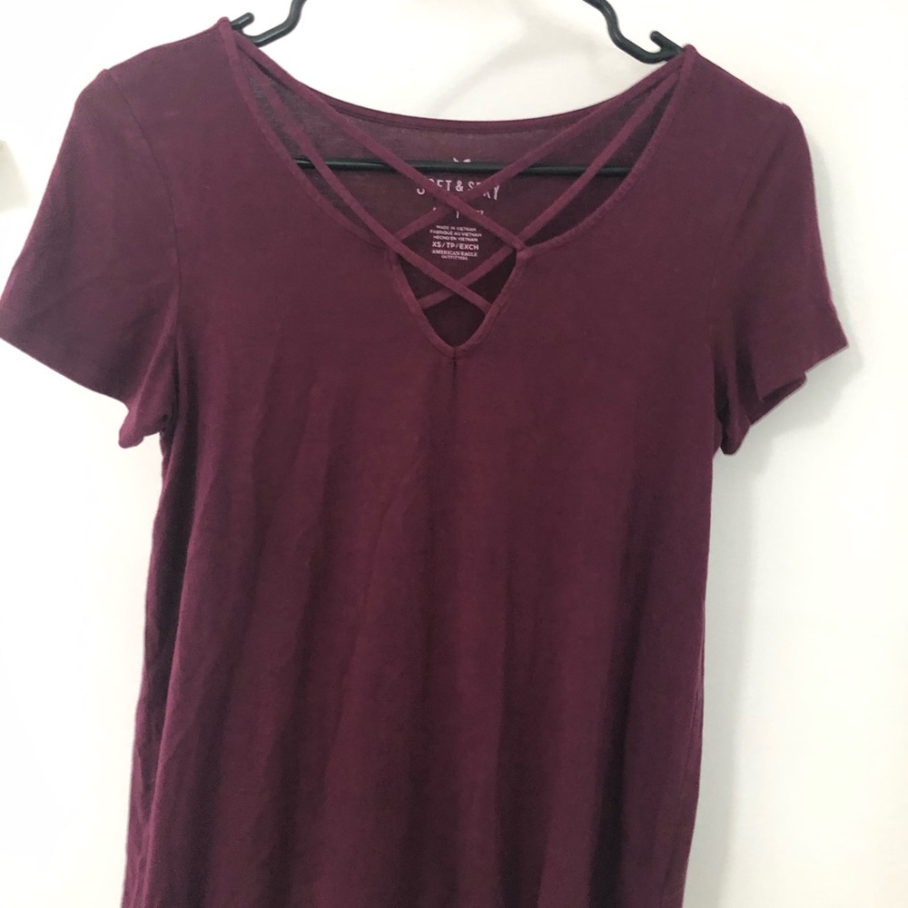 Maroon American eagle tshirt